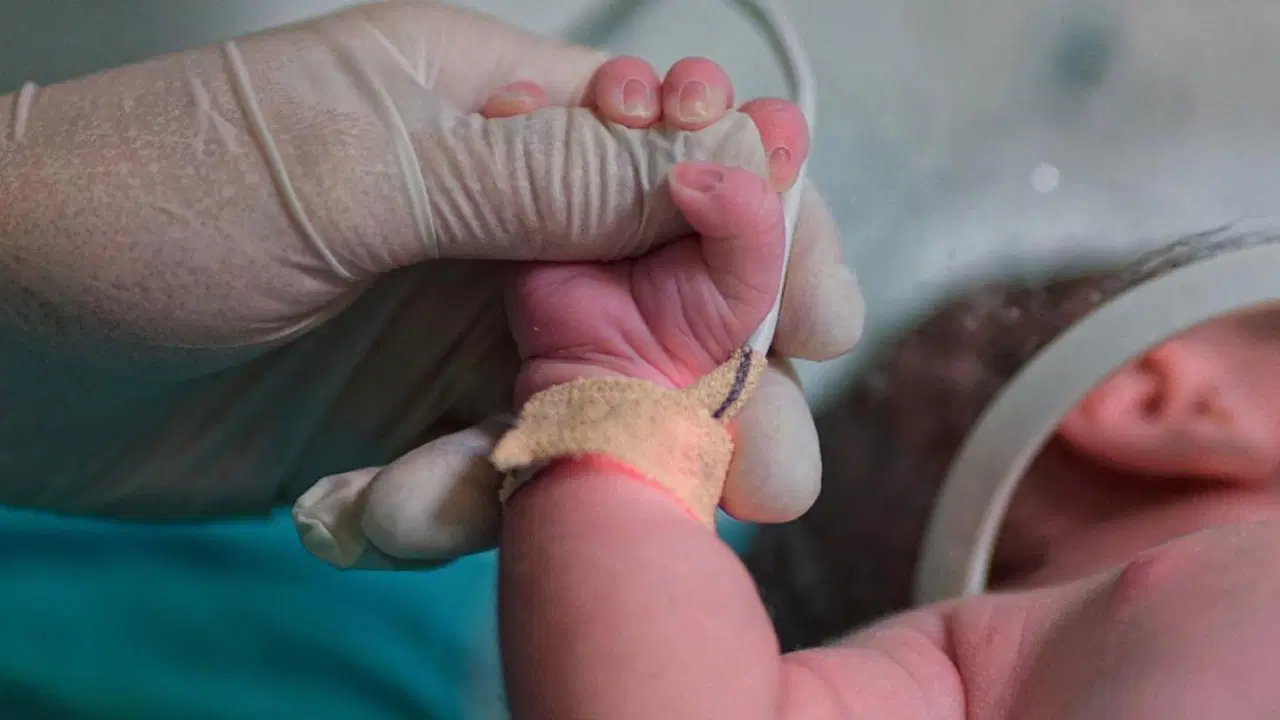 ‘Yenidoğan çetesi’ davasında 2 doktor tahliye edildi